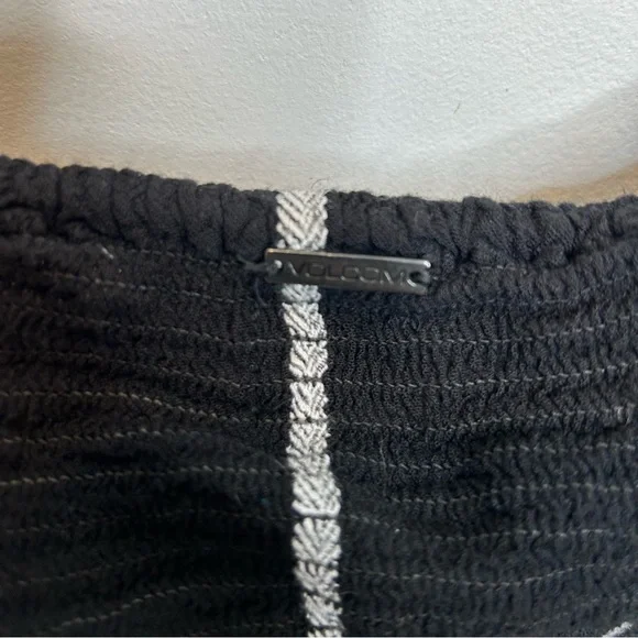 Volcom Coco tie Chest Crop Top Black White - Picture 6 of 7